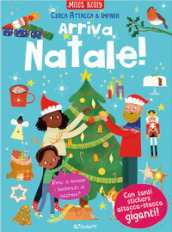 Arriva Natale! Cerca attacca & impara. Con adesivi. Ediz. illustrata