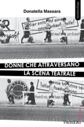 Donne che attraversano la scena teatrale