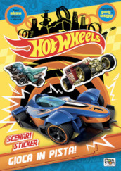 Gioca in pista! Hot Wheels. Scenari sticker. Ediz. a colori