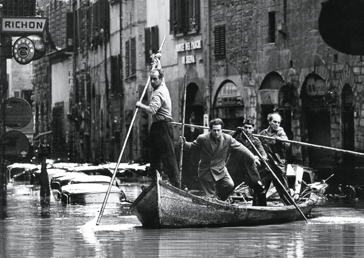 L'alluvione, Firenze 1966 - Giorgio Lotti