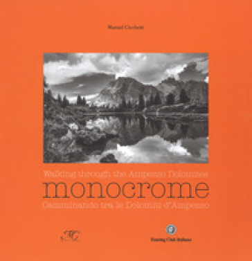 Monocrome. Camminando tra le dolomiti d'Ampezzo-Monocrome. Walking through the Ampezzo Dolomites. Ediz. illustrata - Manuel Cicchetti