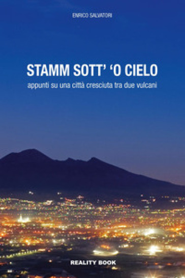 Stamm sott' 'o cielo. Appunti su una città cresciuta tra due vulcani - Enrico Salvatori