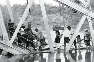 Traversata del Giordano, Ponte Allenby 1967 - Angelo Cozzi